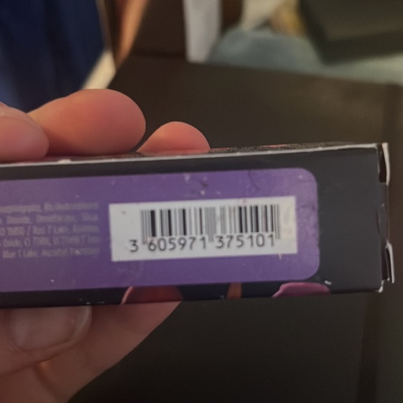 Urban Decay Vice Waterproof Long-Lasting Liquid Lipstick in Mad (Metallized) - Picture 3 of 3